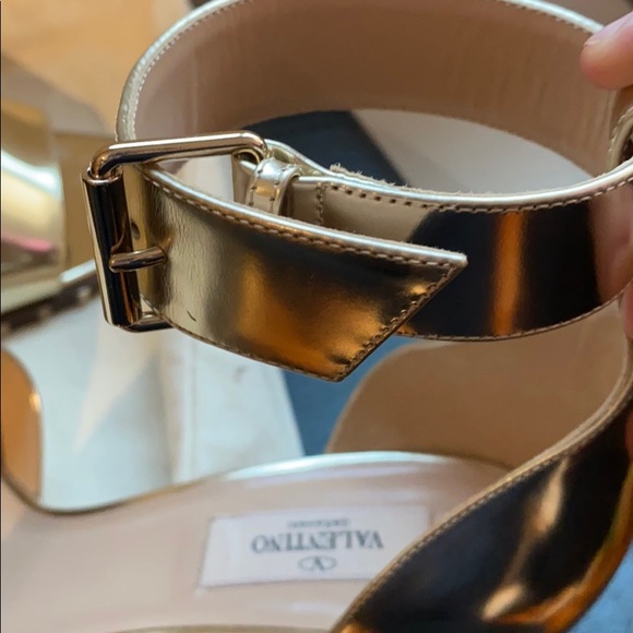 Valentino Gold Metallic Leather Rockstud Sandals - Picture 11 of 12